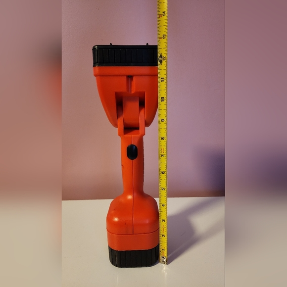 Coleman Pivoting Utility Work Light - Picture 3 of 14